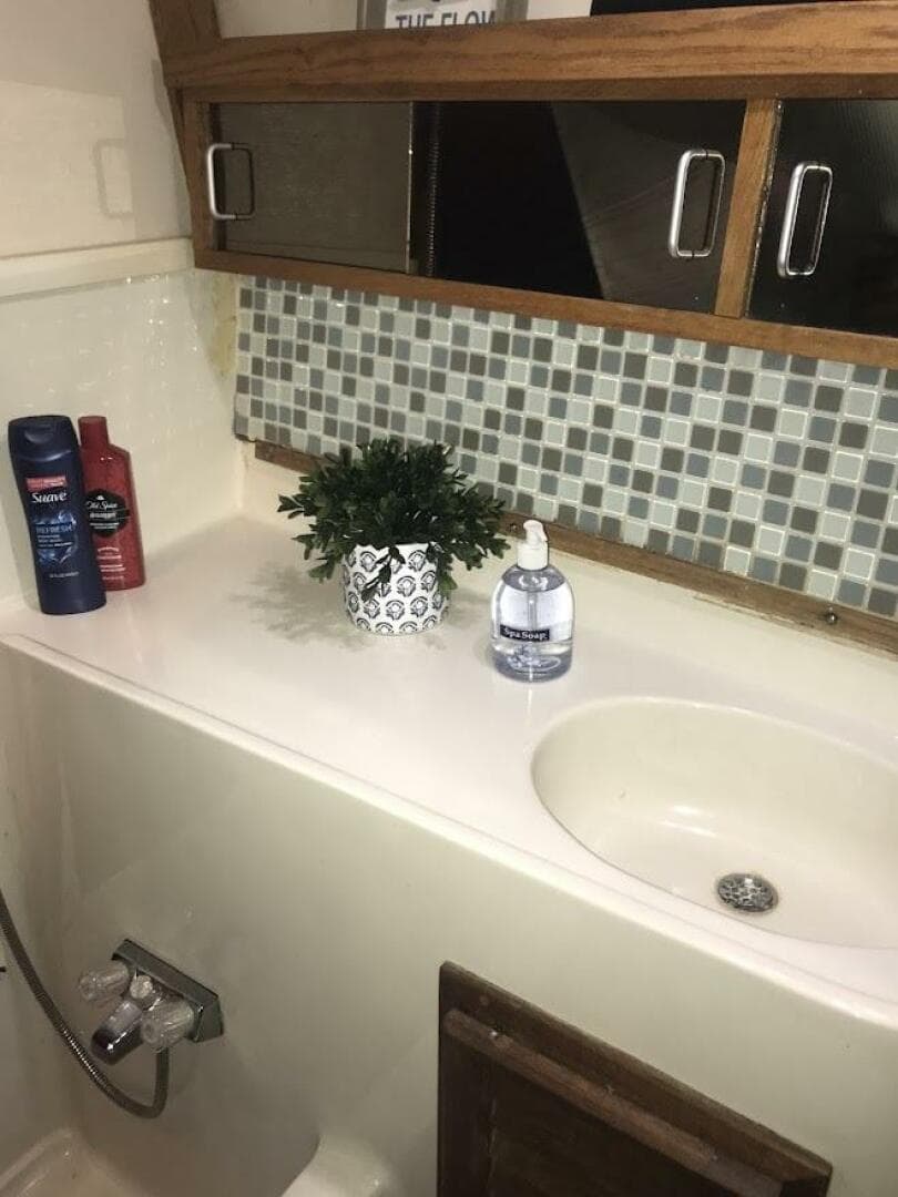 1986 Mainship 40 Double Cabin — photo 20