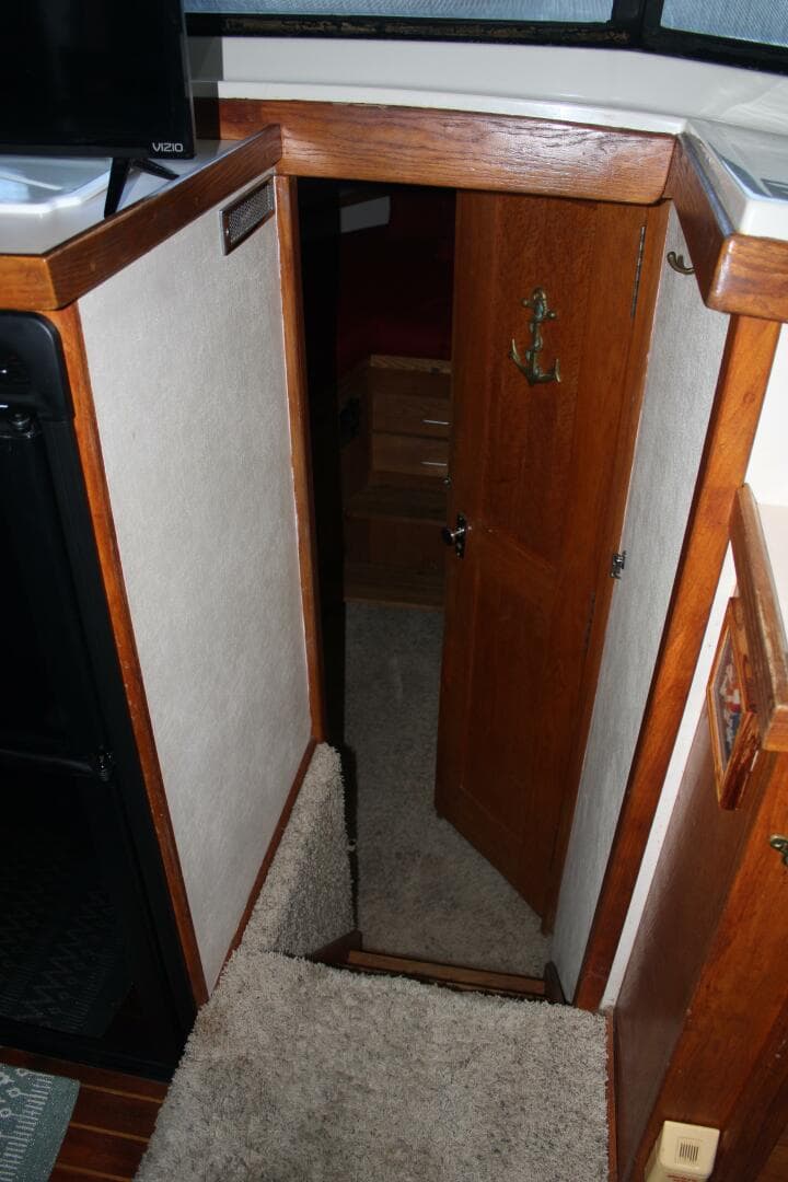 1986 Mainship 40 Double Cabin — photo 13