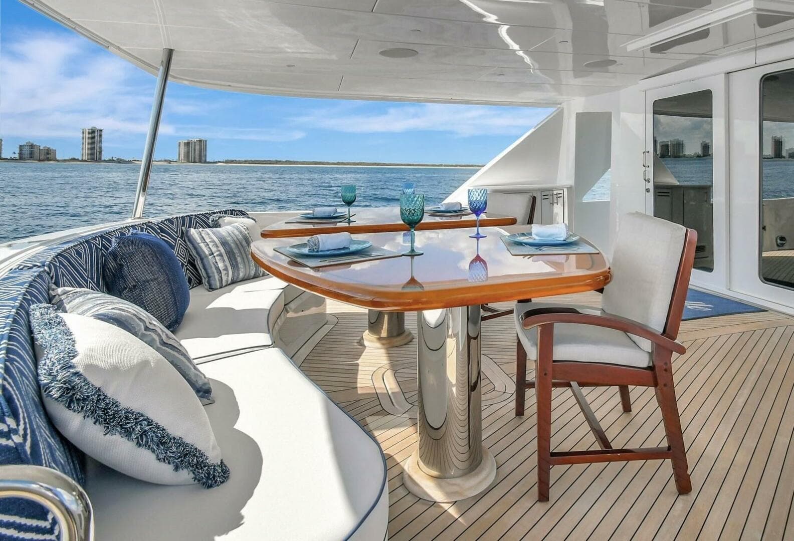 2005 Hatteras — photo 3