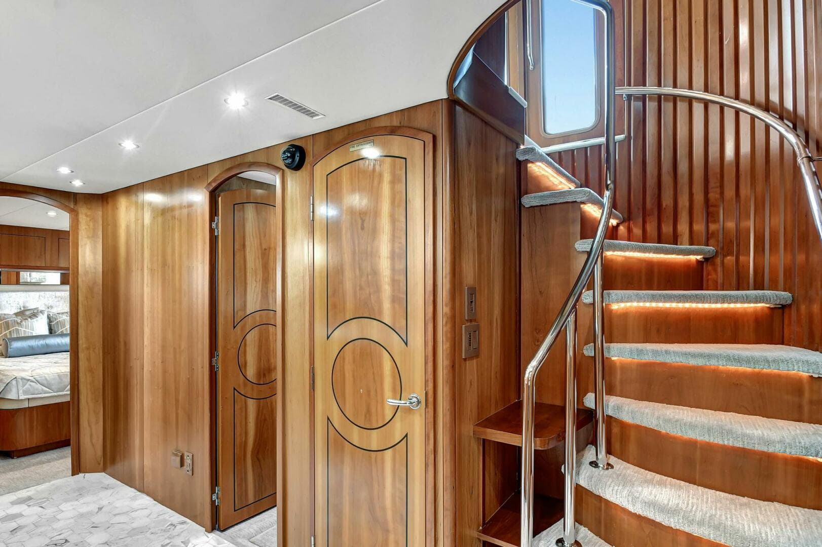 2005 Hatteras — photo 21