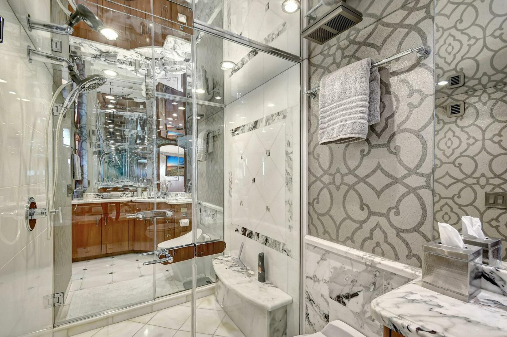 2005 Hatteras — photo 26