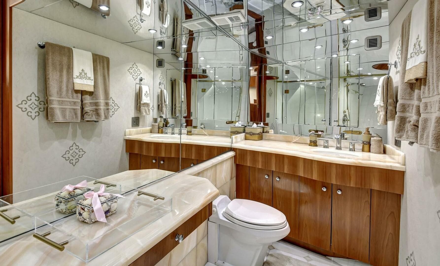 2005 Hatteras — photo 31