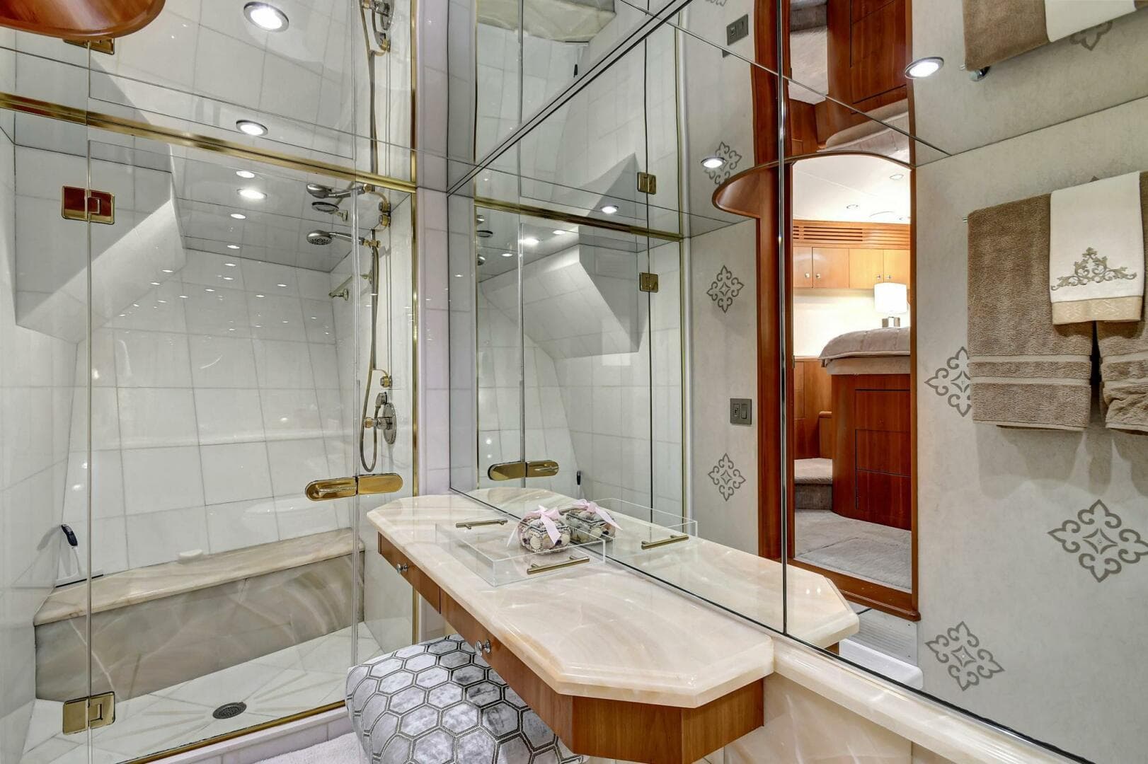 2005 Hatteras — photo 30