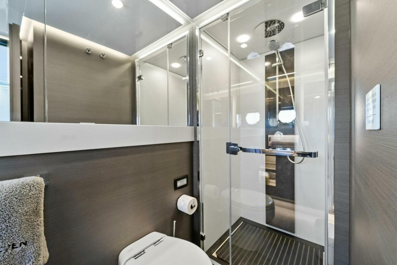 2022 Azimut S8 — photo 34