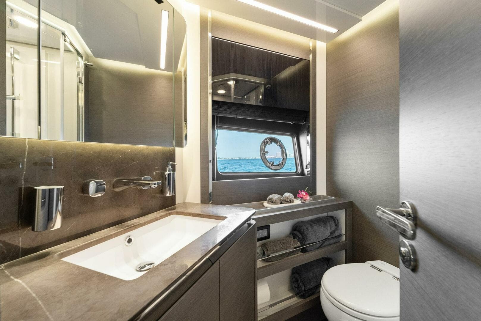 2022 Azimut S8 — photo 44