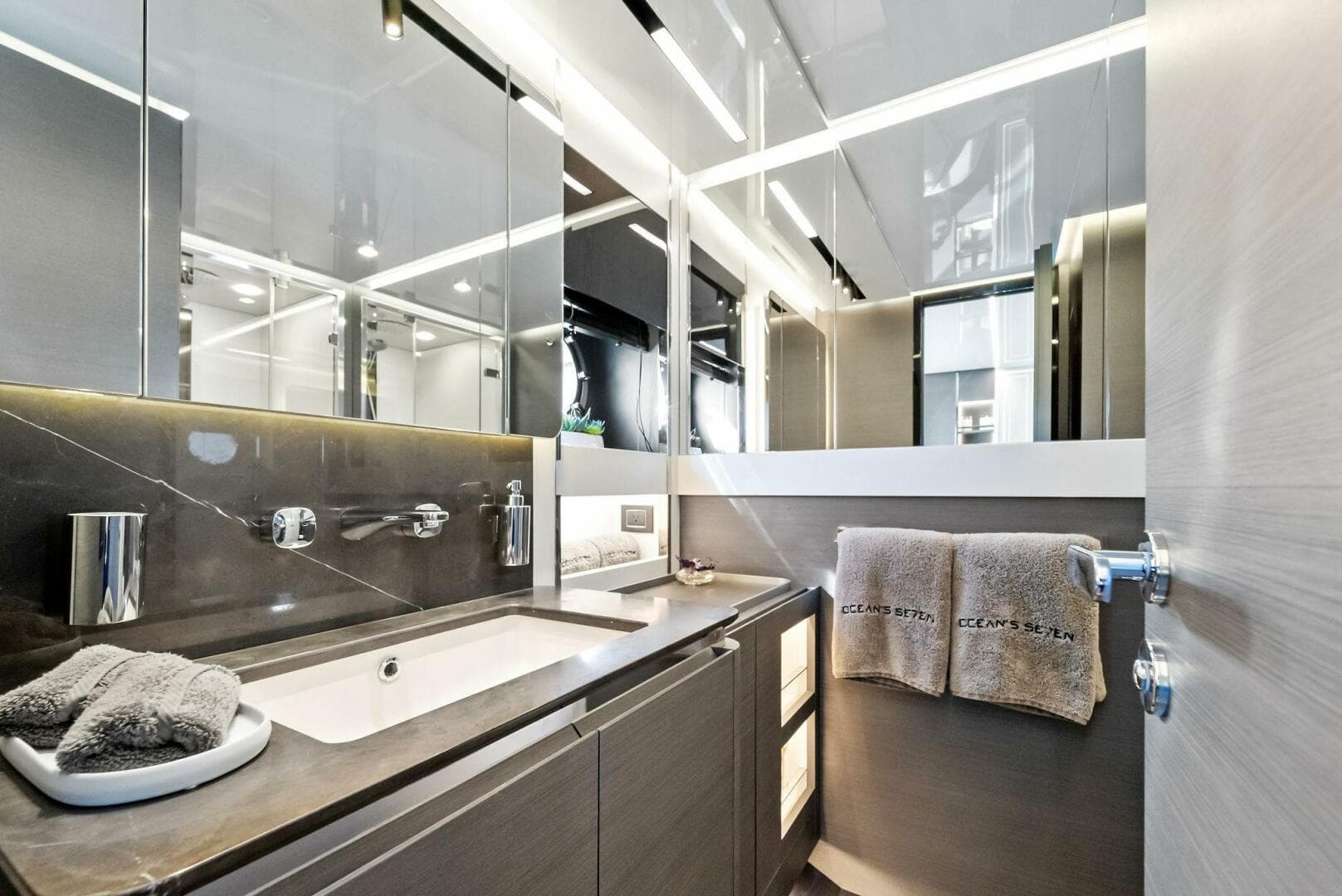 2022 Azimut S8 — photo 33