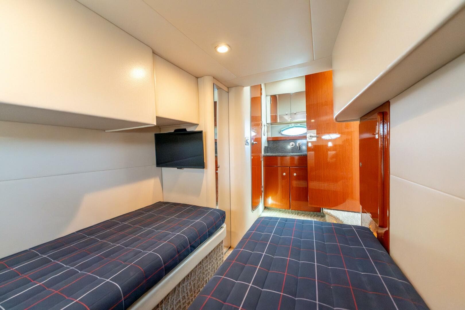 2007 Formula 45 Yacht — photo 96