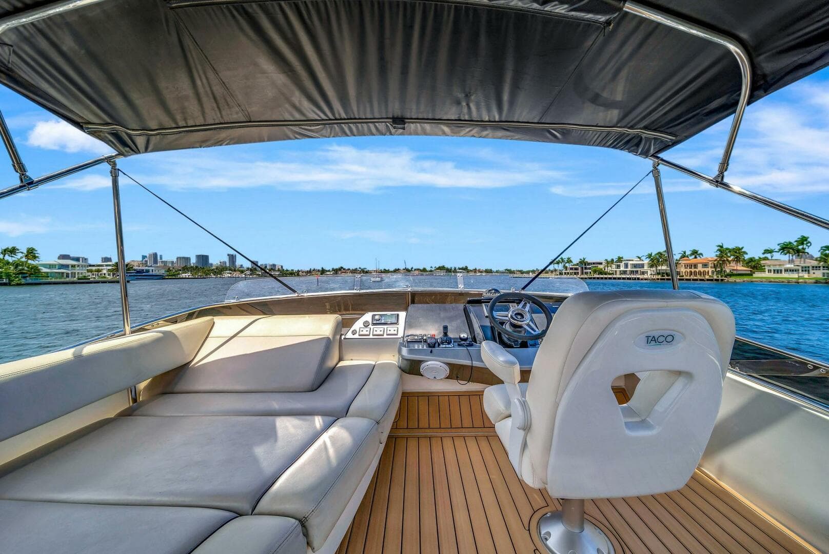 2011 Marquis — photo 17