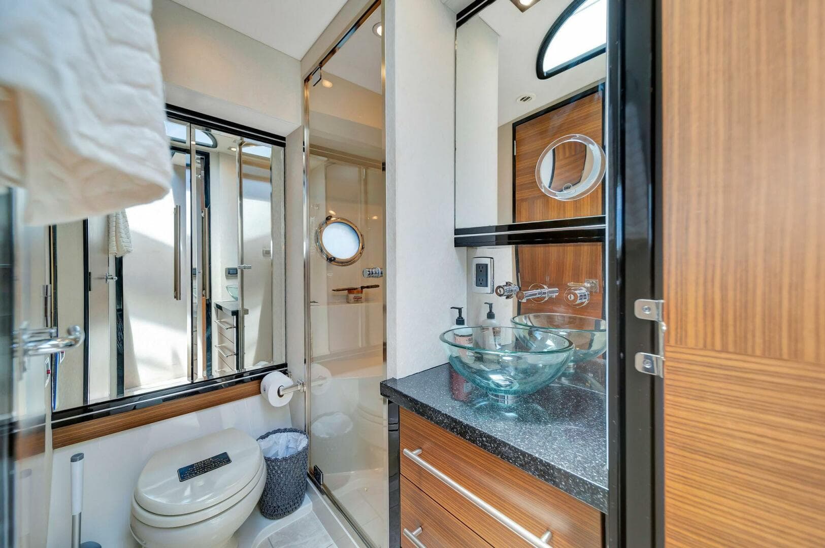 2011 Marquis — photo 51