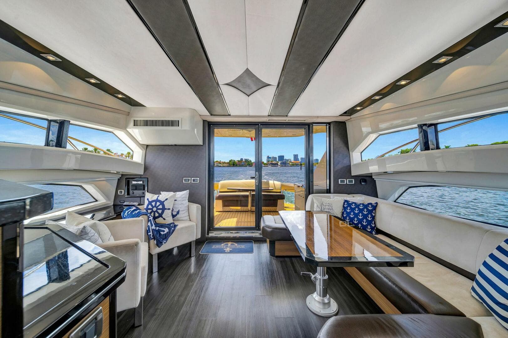 2011 Marquis — photo 29