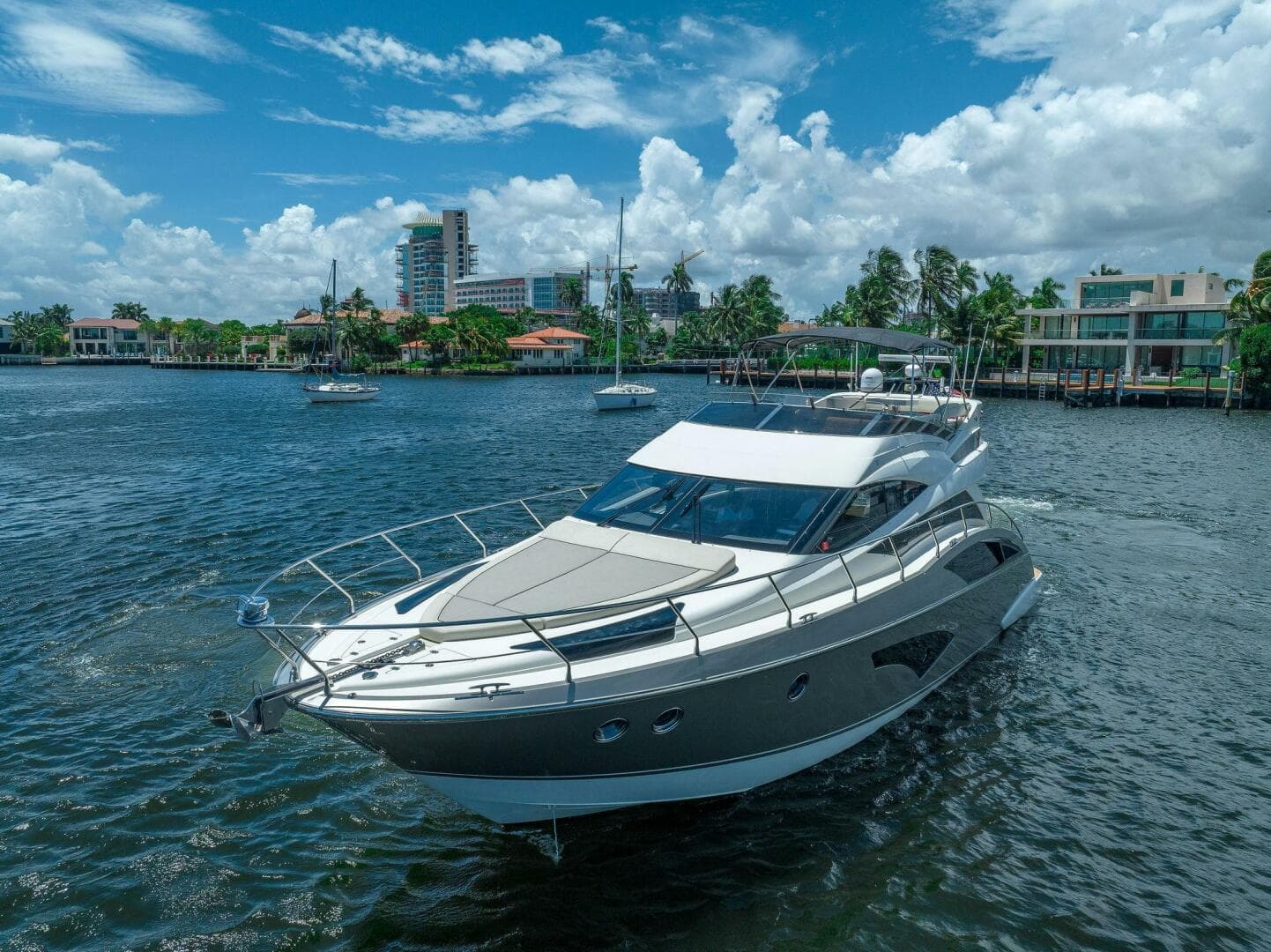 2011 Marquis — photo 1