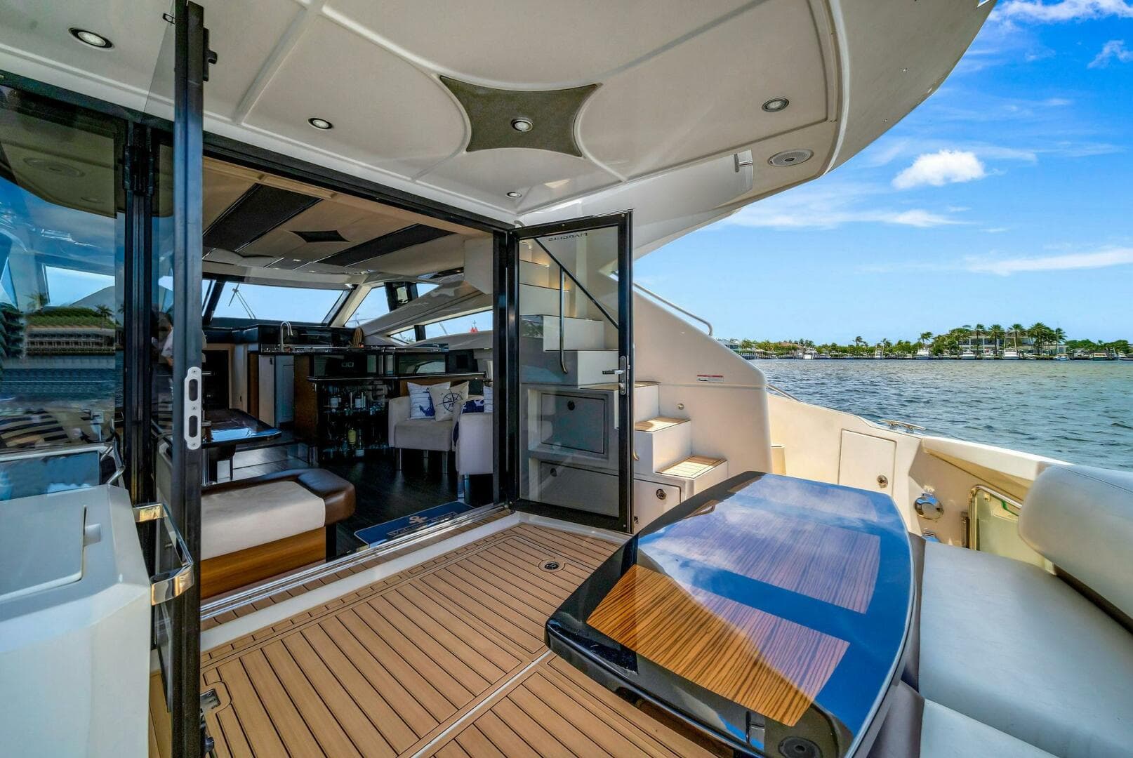 2011 Marquis — photo 14