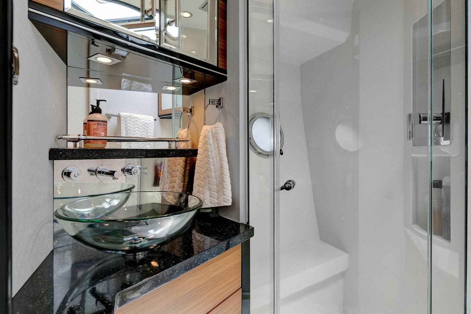 2011 Marquis — photo 43