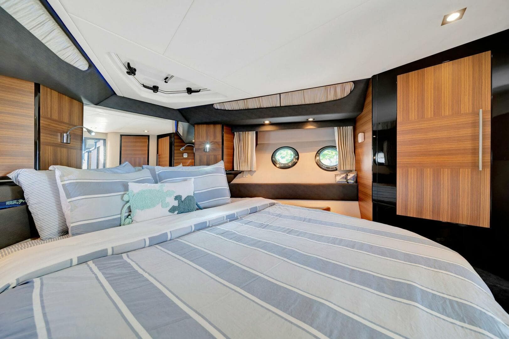 2011 Marquis — photo 40