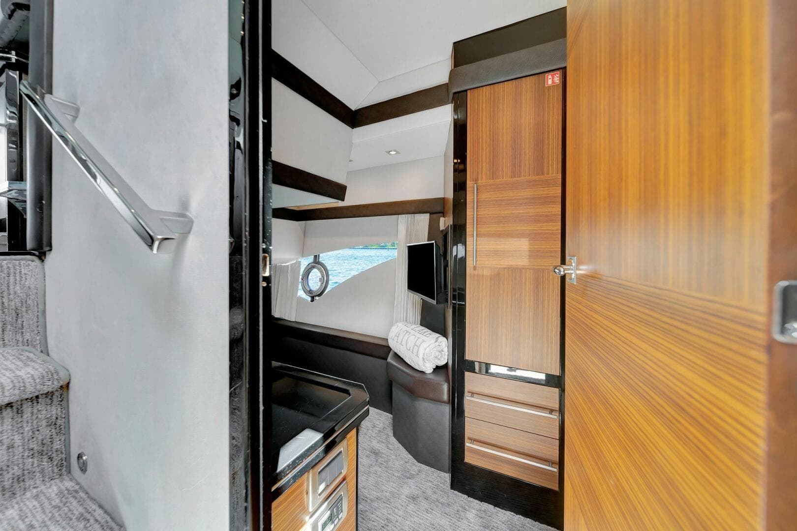 2011 Marquis — photo 46