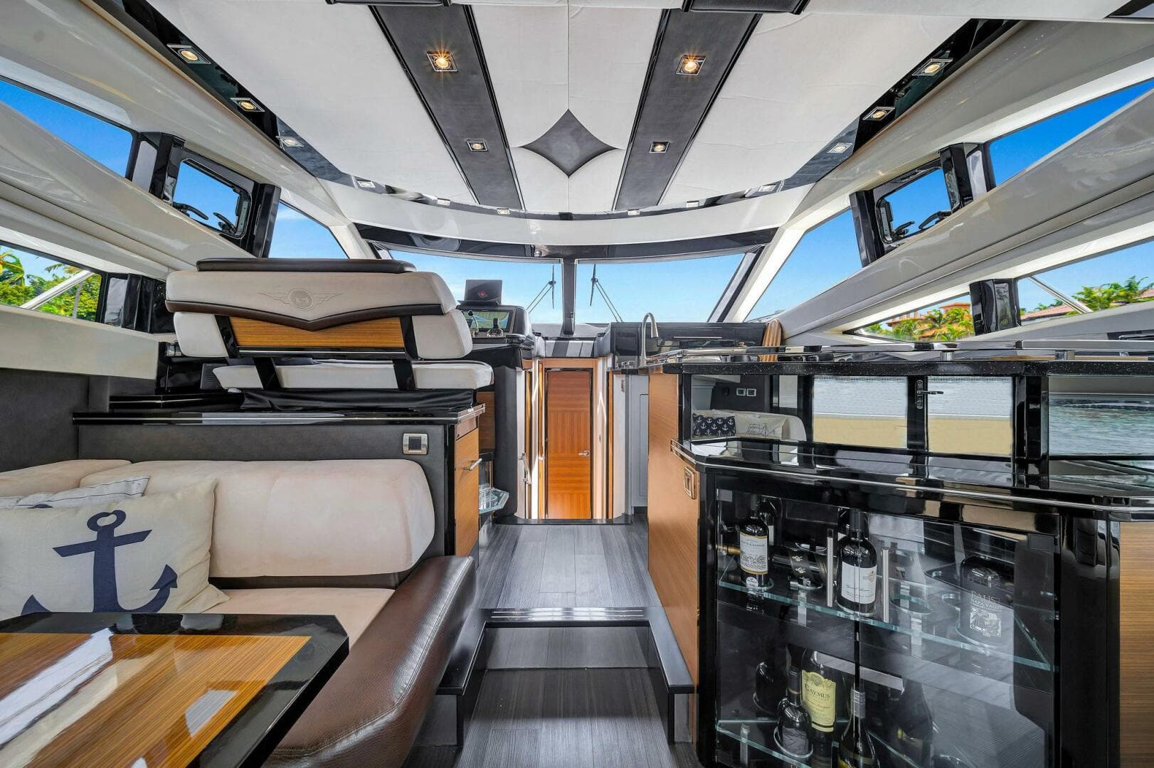 2011 Marquis — photo 34