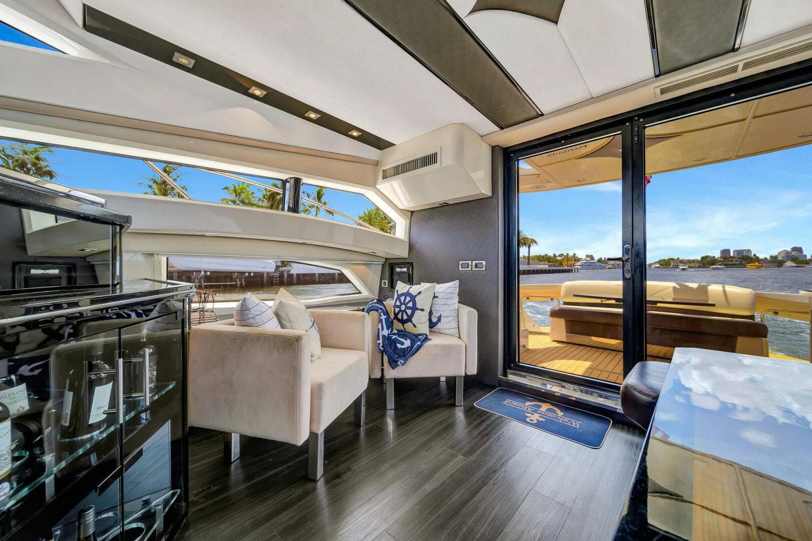 2011 Marquis — photo 32