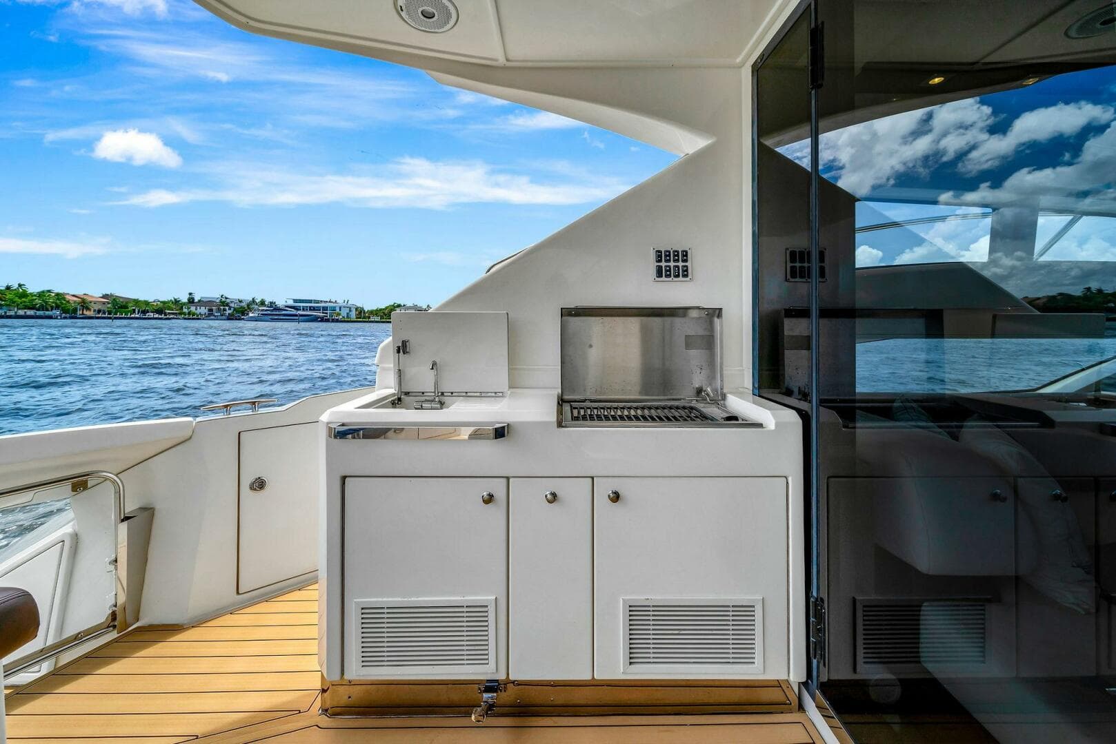 2011 Marquis — photo 23