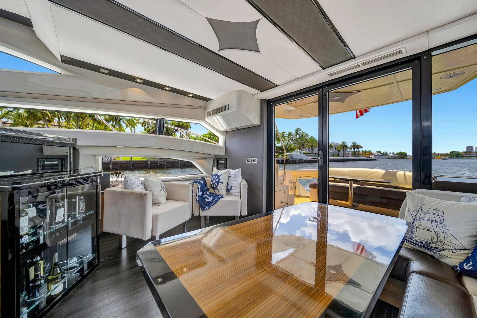 2011 Marquis — photo 33