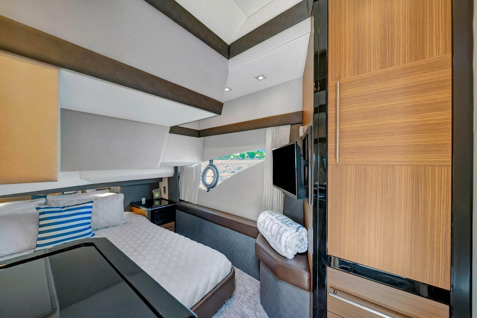 2011 Marquis — photo 48