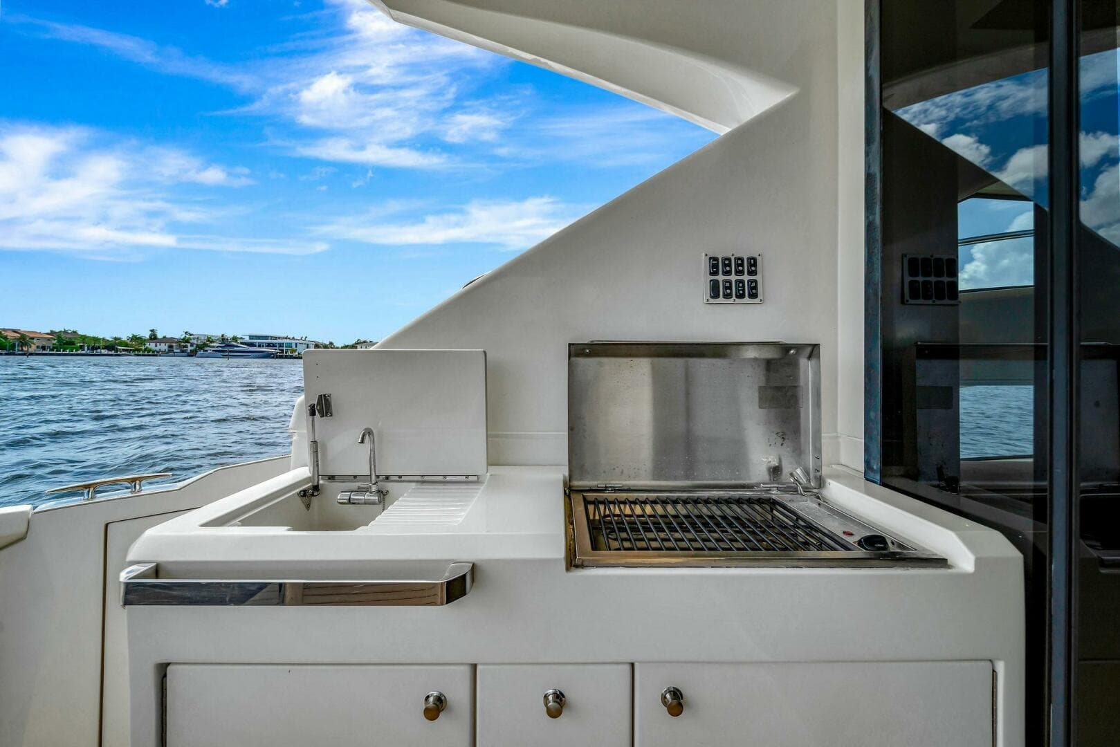 2011 Marquis — photo 22