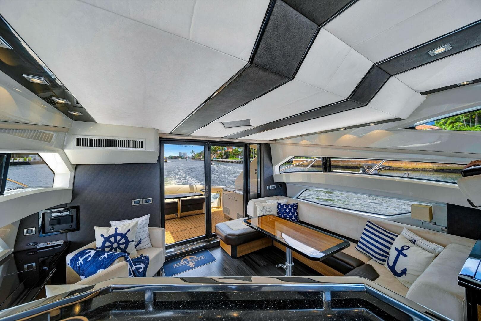 2011 Marquis — photo 36