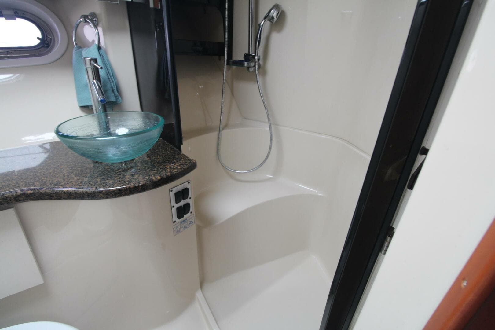 2006 Four Winns 378 Vista — photo 36