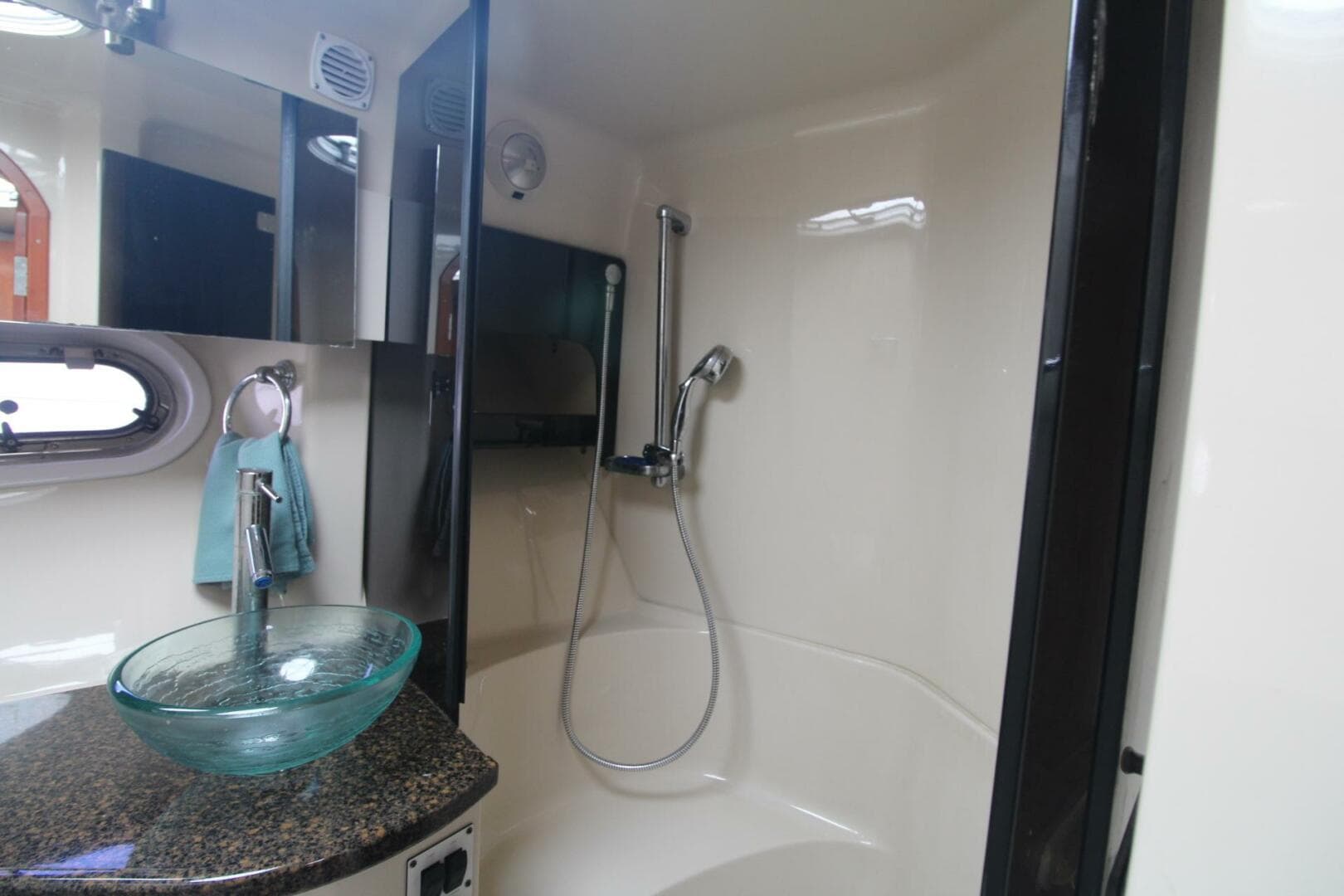 2006 Four Winns 378 Vista — photo 35