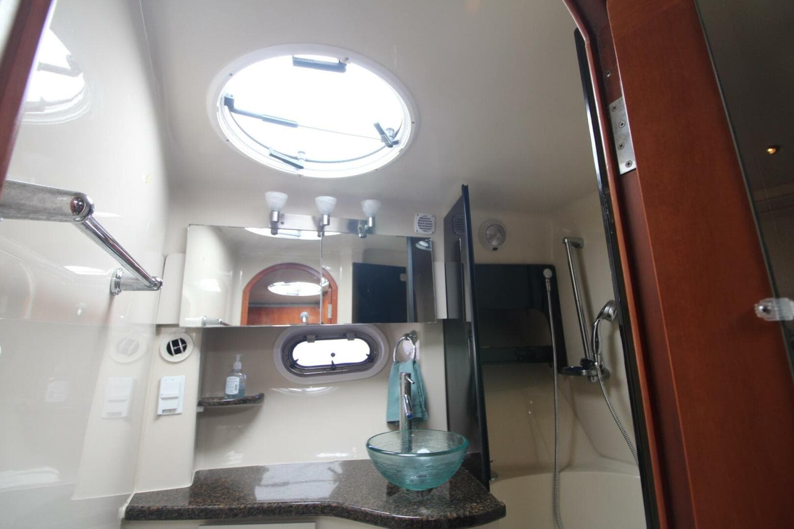 2006 Four Winns 378 Vista — photo 32