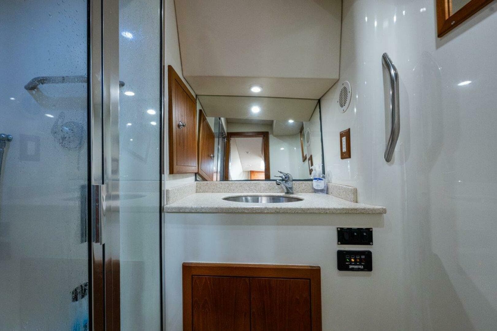 2007 Albemarle 36 Express — photo 21