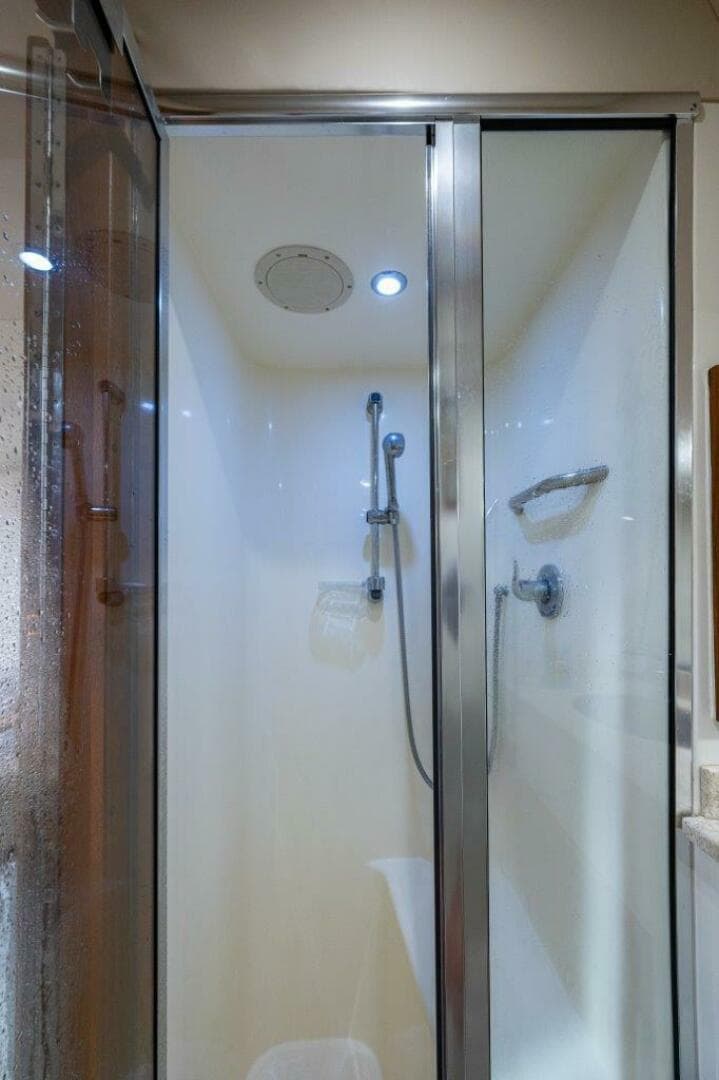 2007 Albemarle 36 Express — photo 23