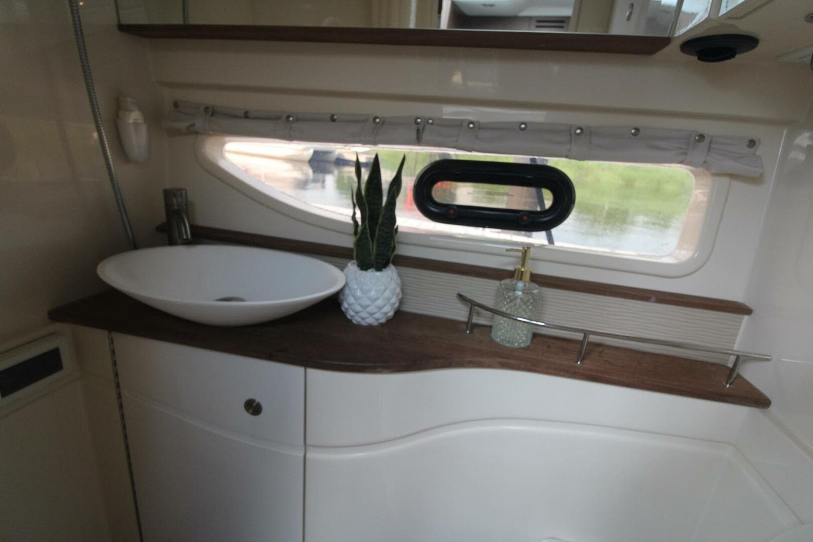 2014 Sea Ray 350 Sundancer — photo 33