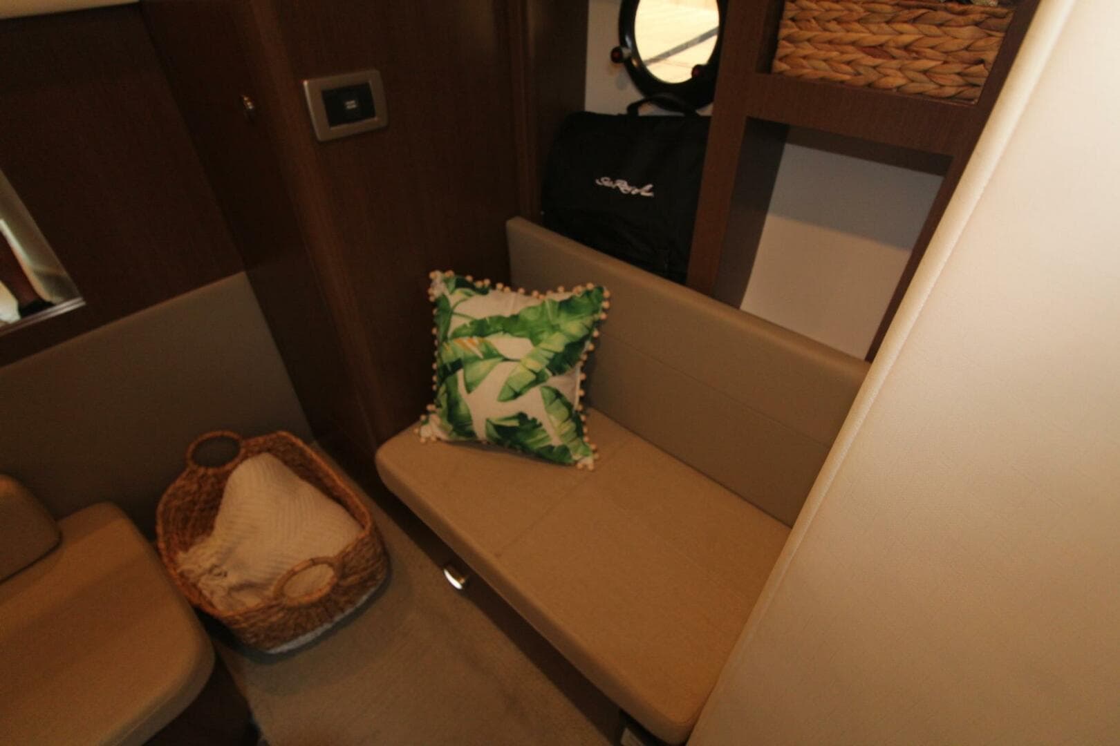 2014 Sea Ray 350 Sundancer — photo 29