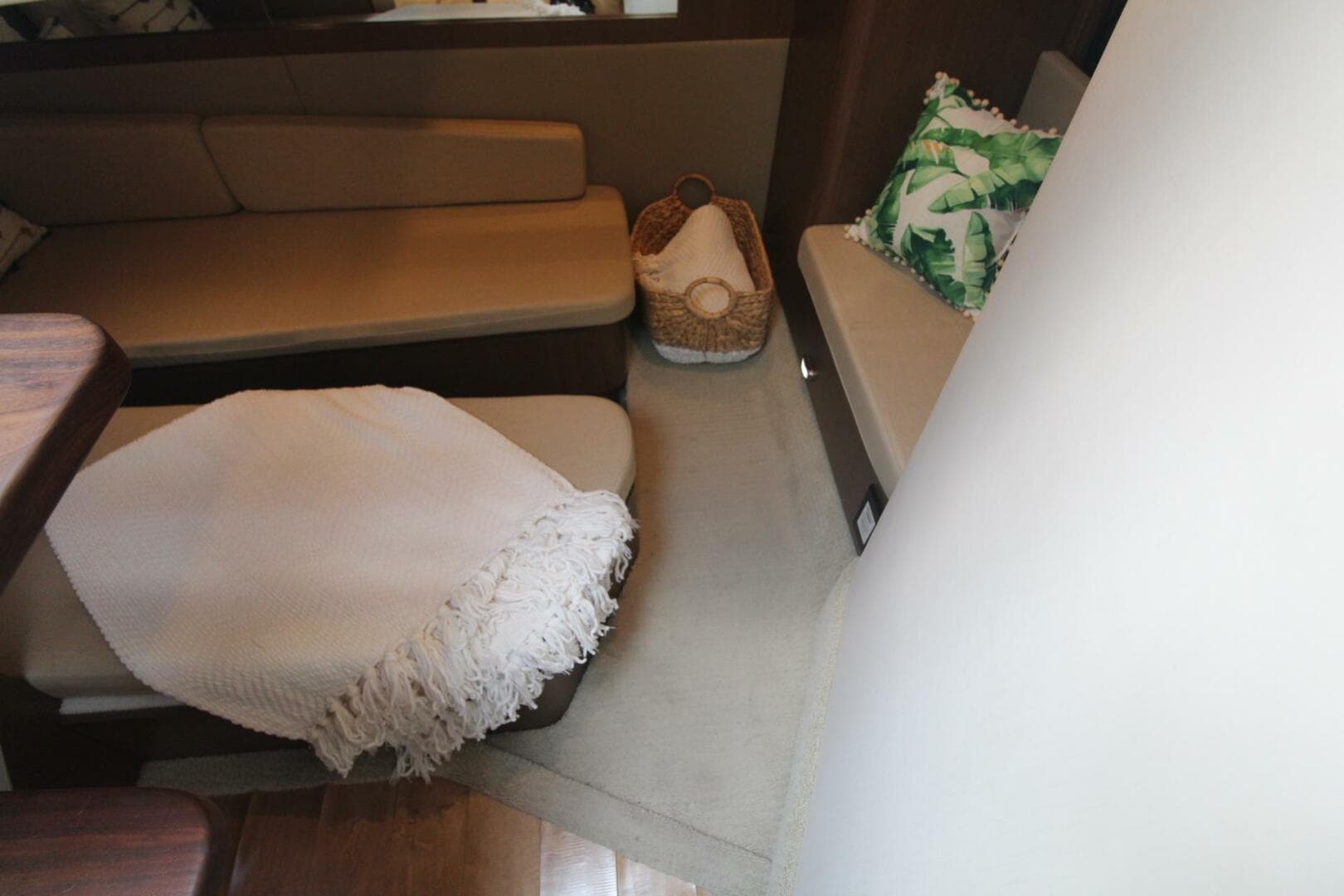 2014 Sea Ray 350 Sundancer — photo 28