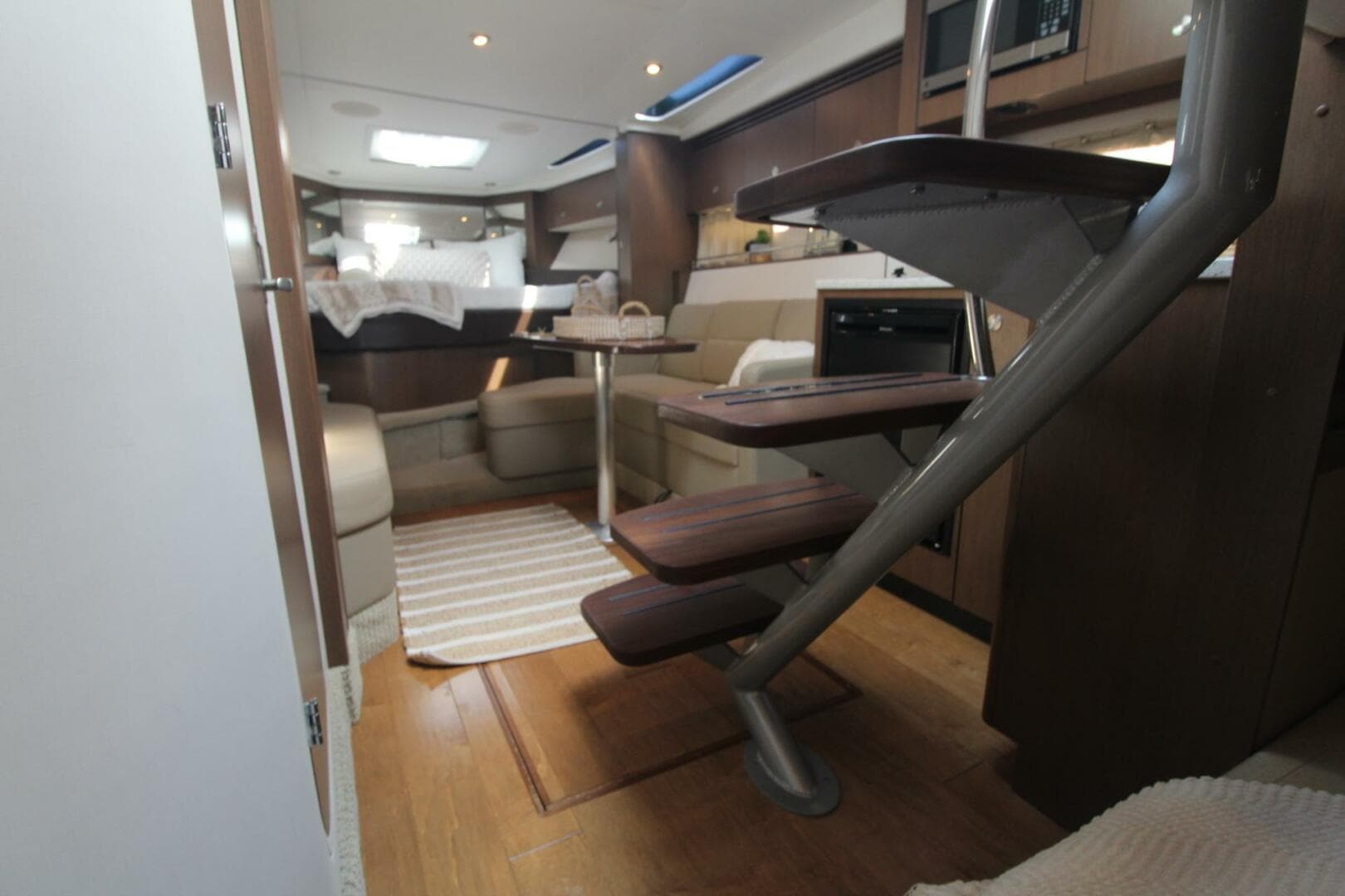 2014 Sea Ray 350 Sundancer — photo 32