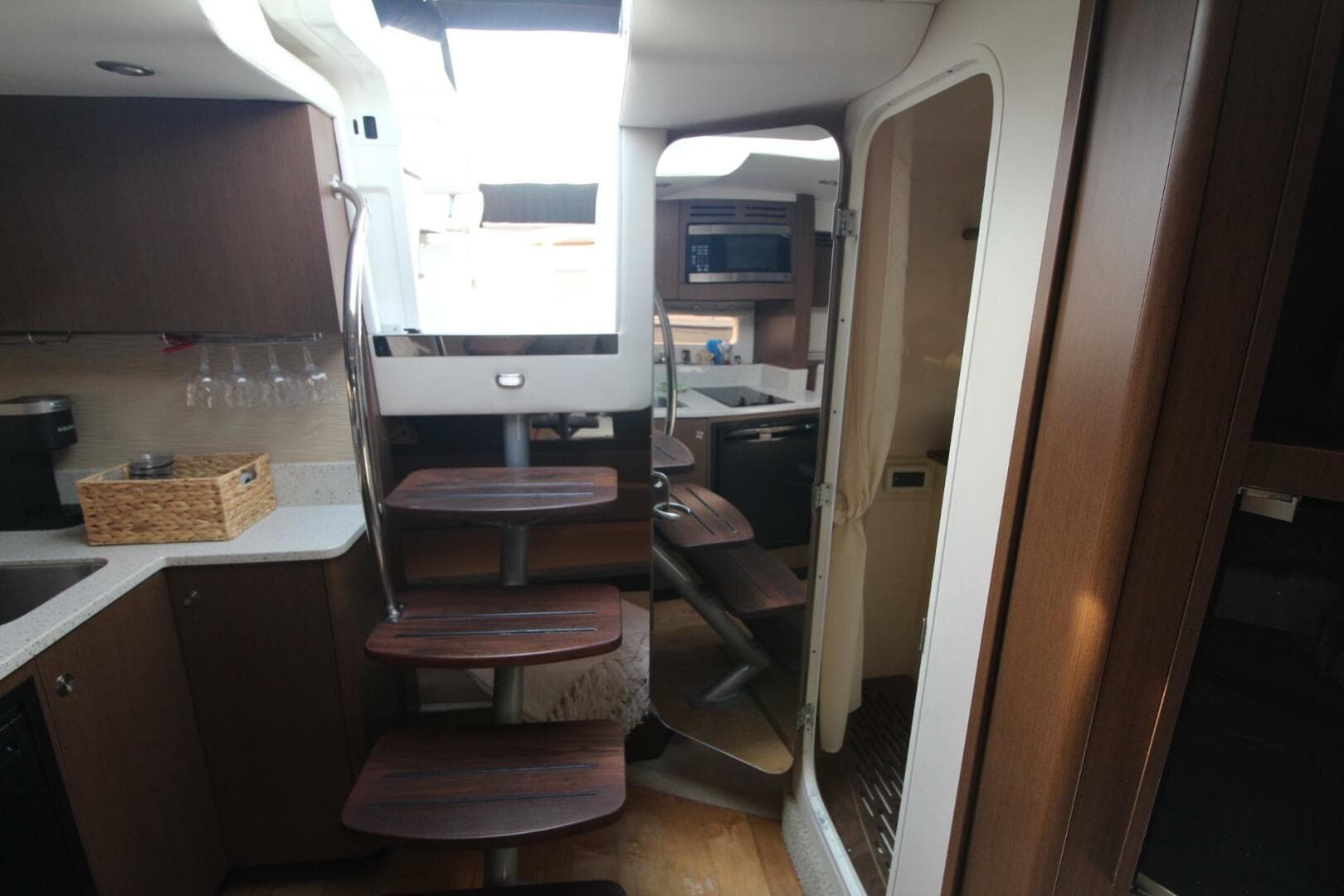 2014 Sea Ray 350 Sundancer — photo 38