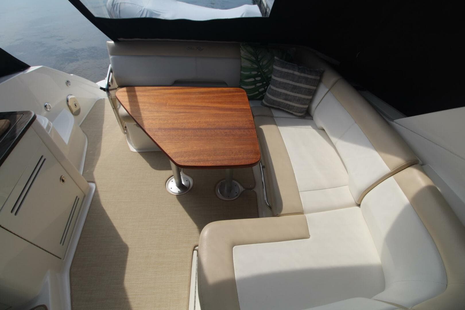 2014 Sea Ray 350 Sundancer — photo 10