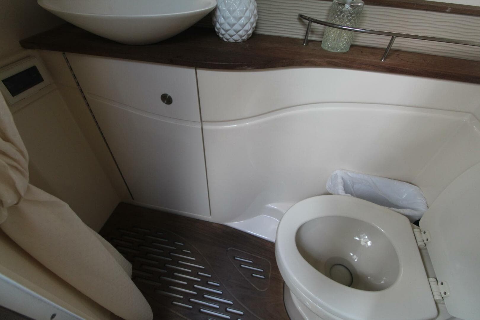 2014 Sea Ray 350 Sundancer — photo 34