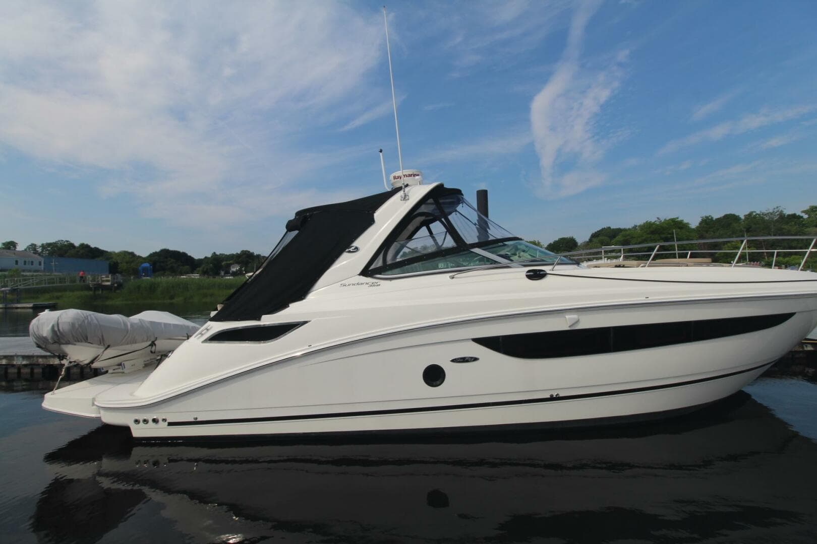 2014 Sea Ray 350 Sundancer — photo 3