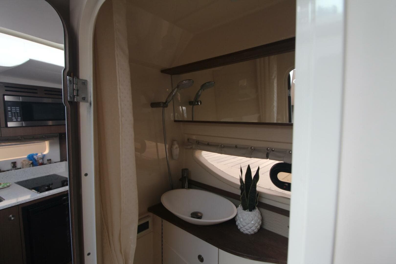 2014 Sea Ray 350 Sundancer — photo 37