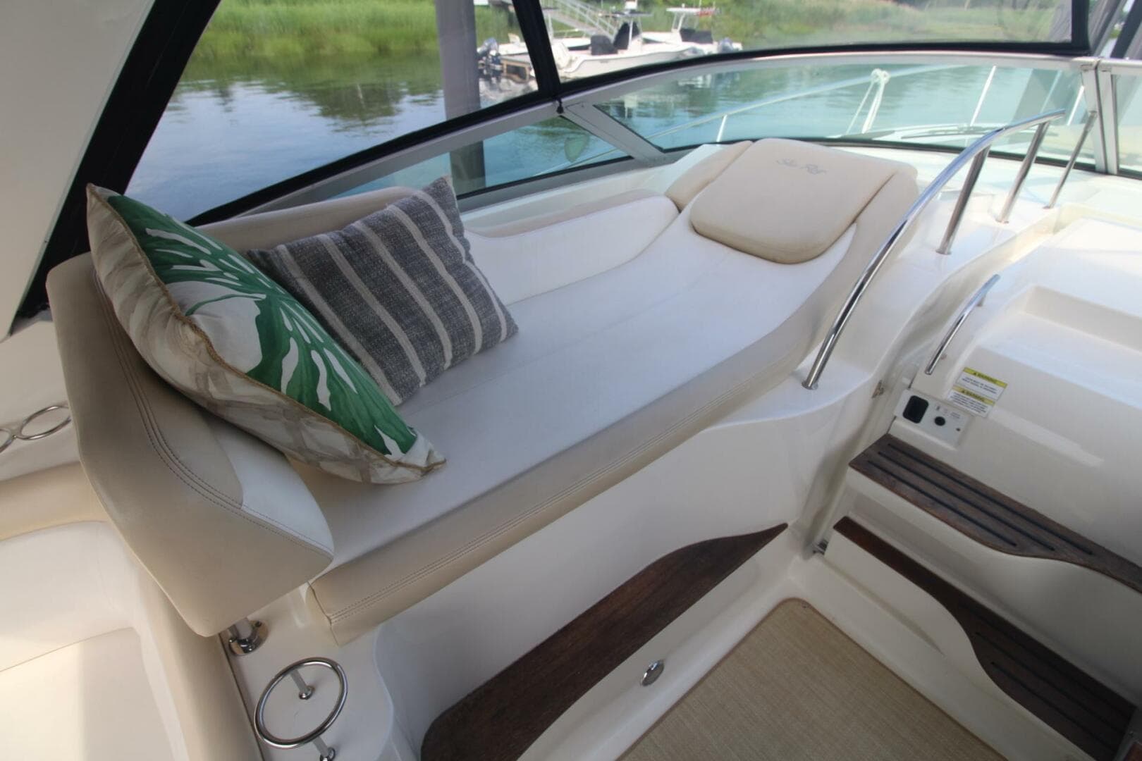 2014 Sea Ray 350 Sundancer — photo 19