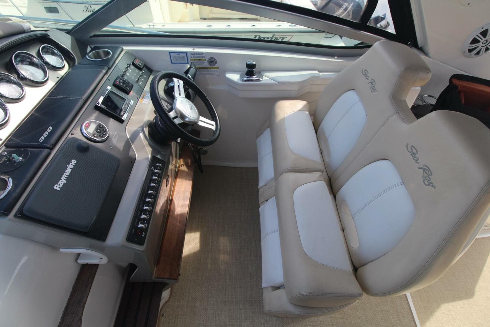 2014 Sea Ray 350 Sundancer — photo 15