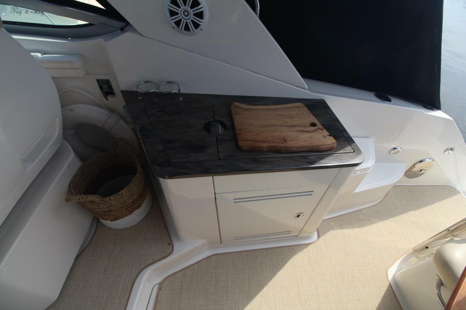 2014 Sea Ray 350 Sundancer — photo 12
