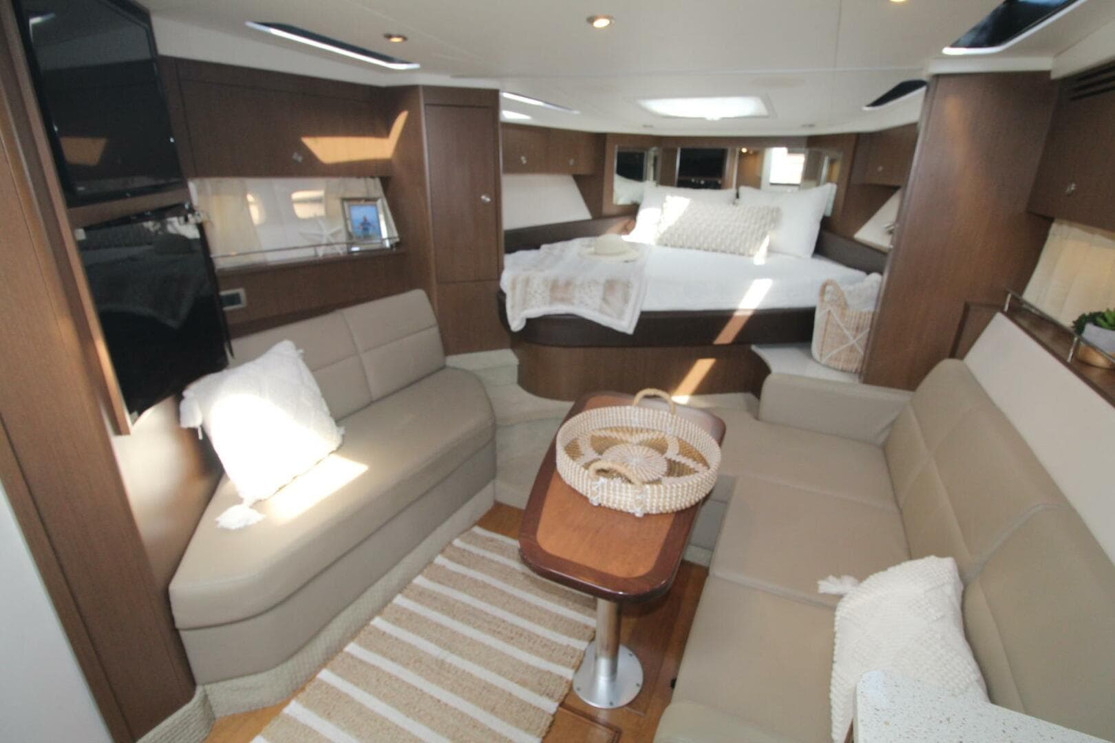2014 Sea Ray 350 Sundancer — photo 41
