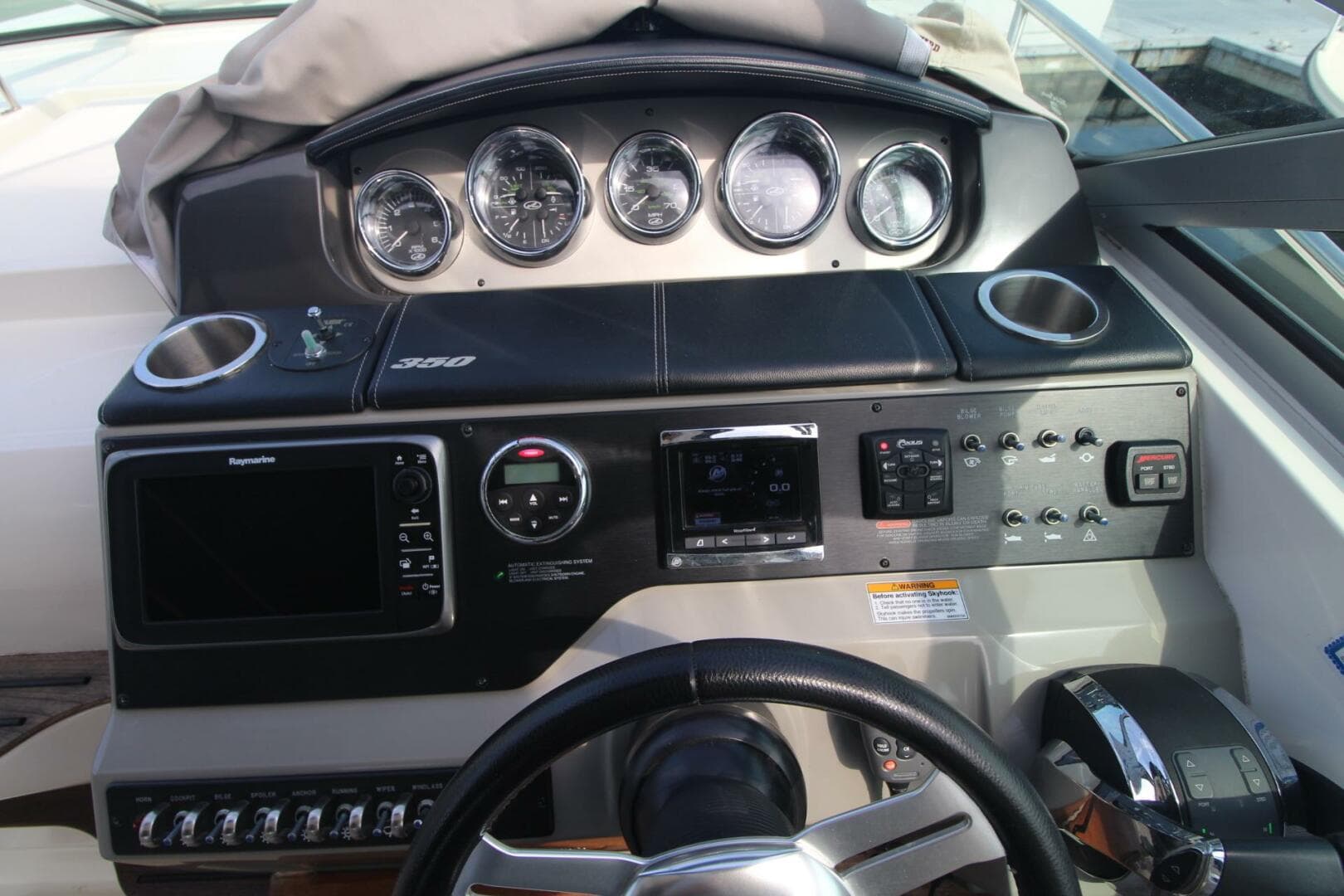 2014 Sea Ray 350 Sundancer — photo 21