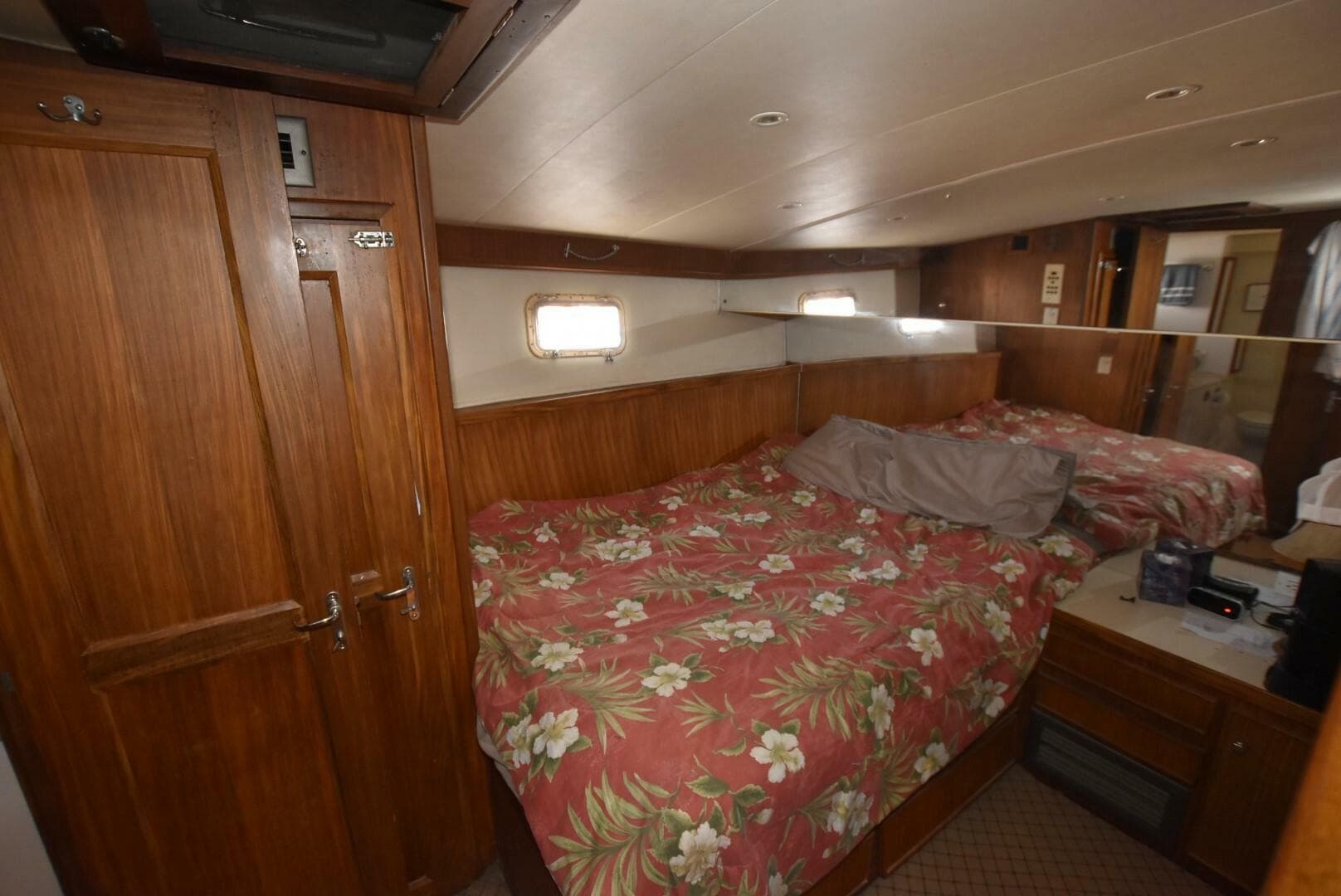 1987 Hatteras — photo 35