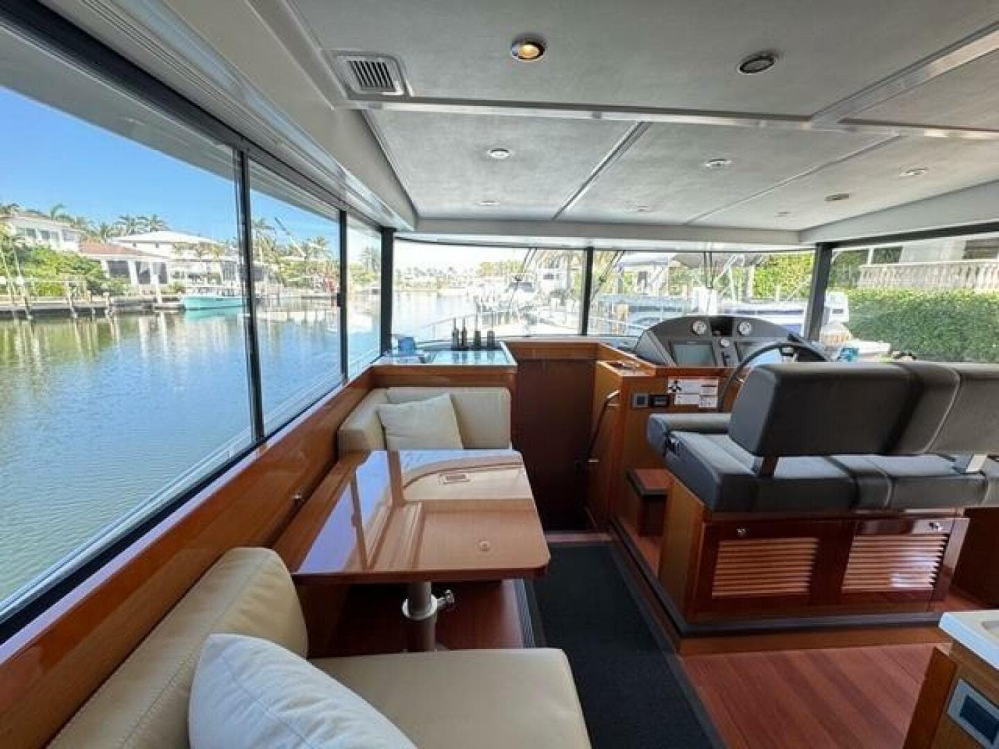 2017 Beneteau Swift Trawler 50 — photo 2