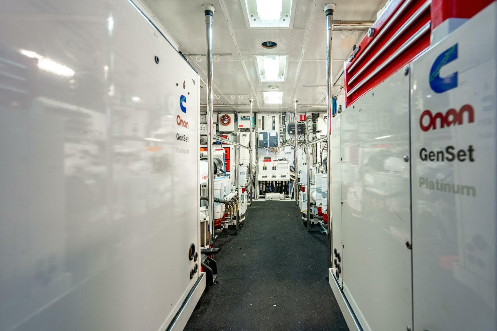 2001 Hatteras 100 — photo 102