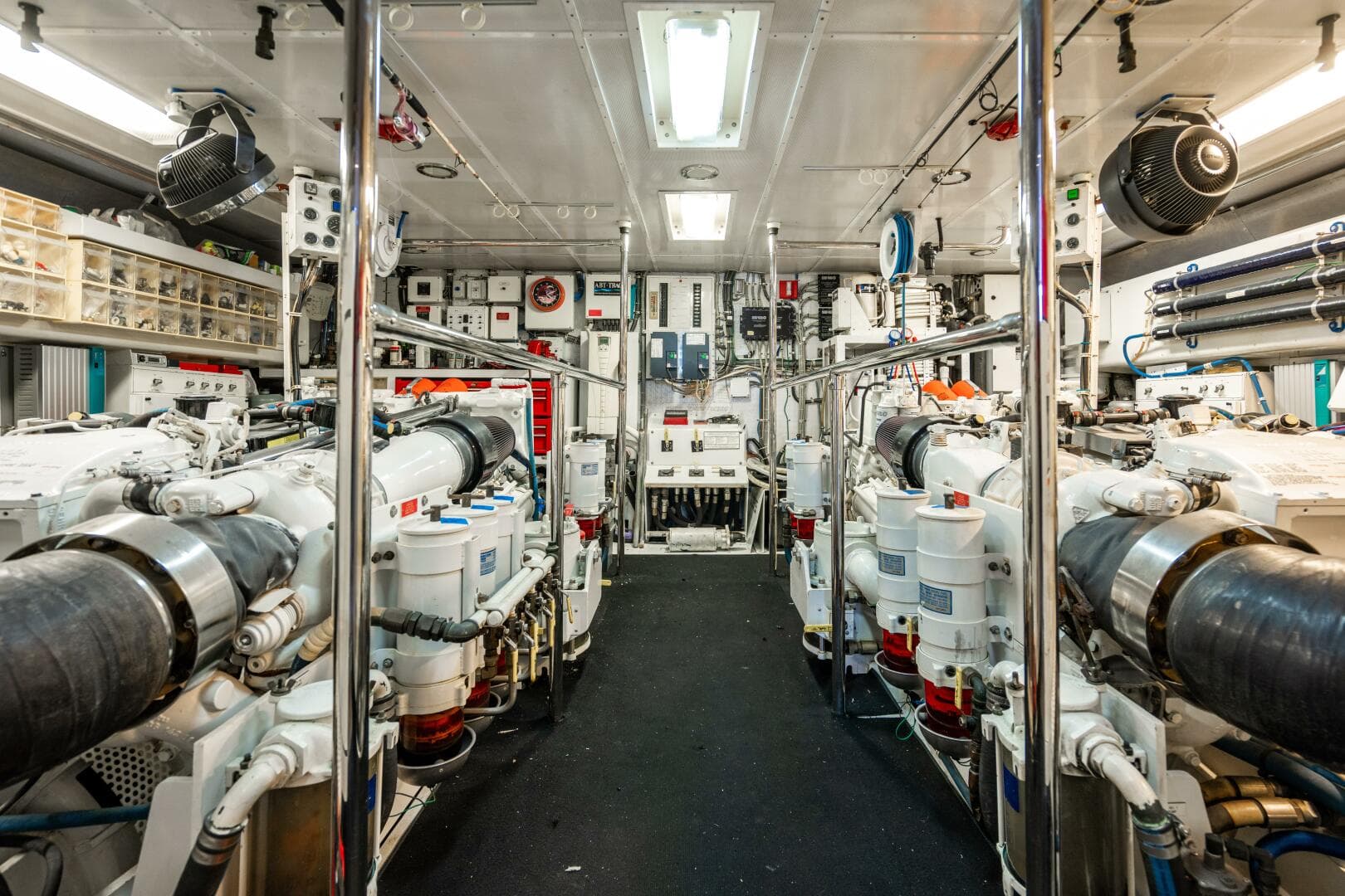 2001 Hatteras 100 — photo 103