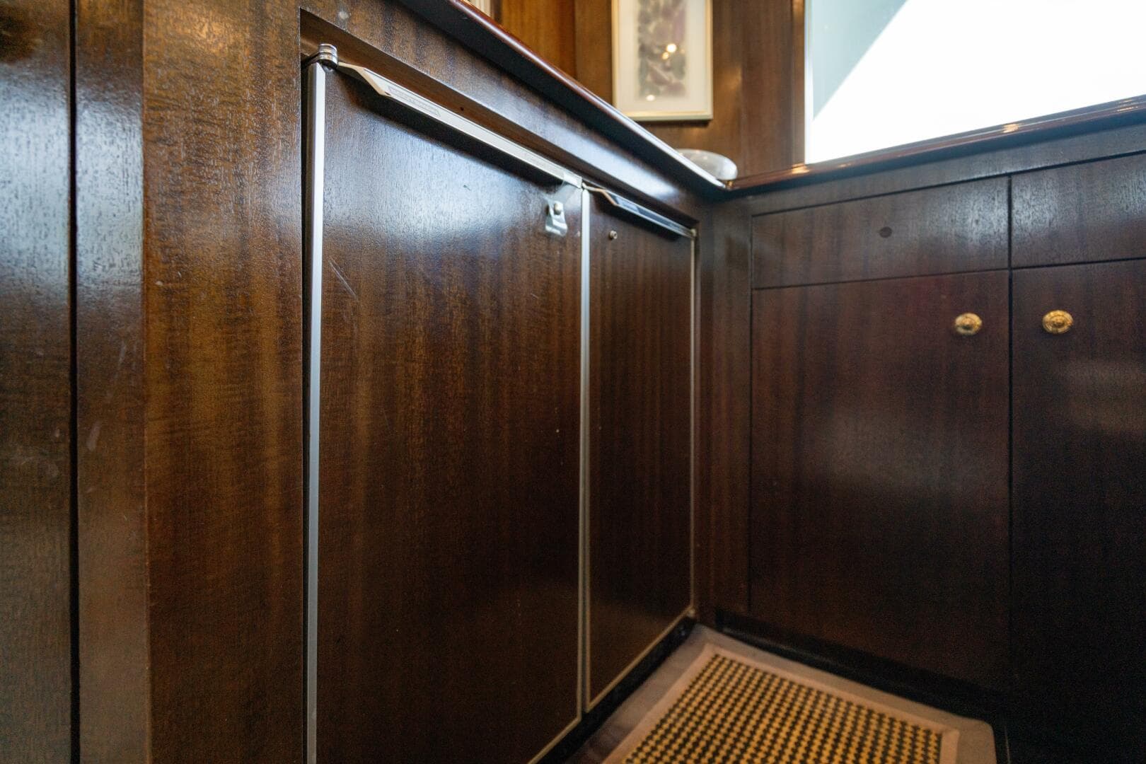 2001 Hatteras 100 — photo 16